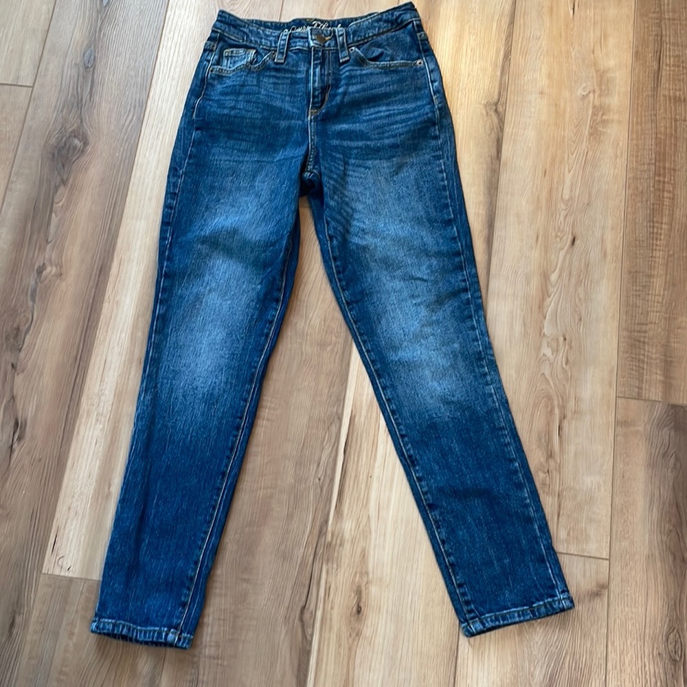 Universal thread high rise straight jeans Junior women’s size 0 25 R
